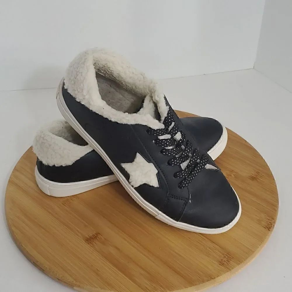 Portland Boot Company Sherpa Lined Lace Up Black Star Sneakers Women's Size 6.5